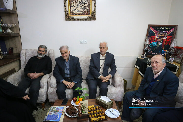 دیدار مدیران شهری اصفهان با خاواده 3 شهید مدافع امنیت