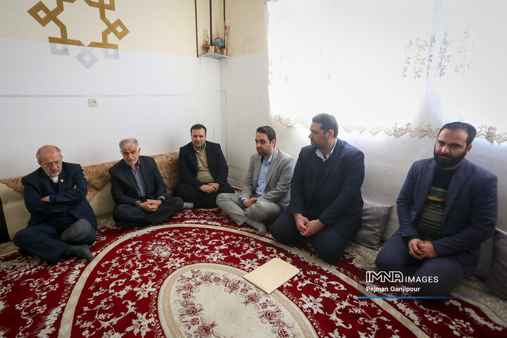 دیدار مدیران شهری اصفهان با خاواده 3 شهید مدافع امنیت