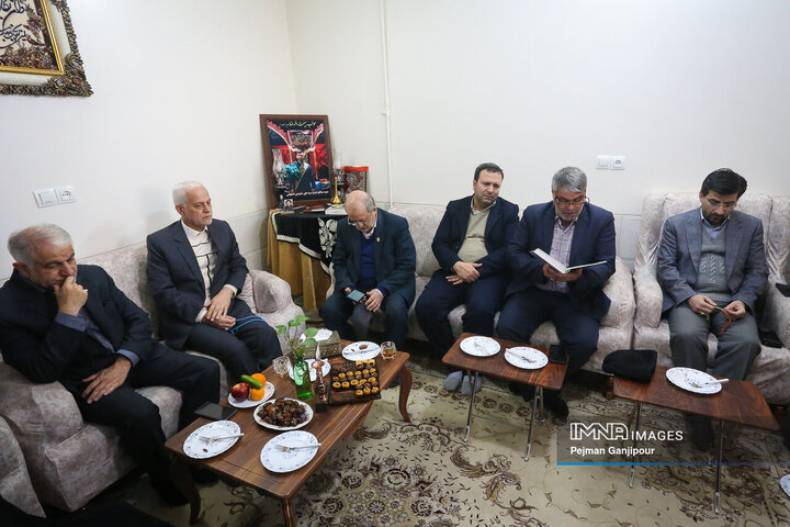 دیدار مدیران شهری اصفهان با خاواده 3 شهید مدافع امنیت