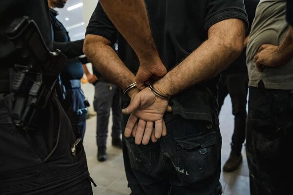 دستگیری ۲ عامل تروریستی و کشف کارگاه تولید بمب‌های دست‌ساز در مسجدسلیمان