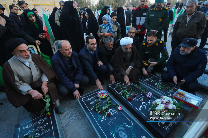 آیین غبارروبی گلستان شهدای رهنان اصفهان