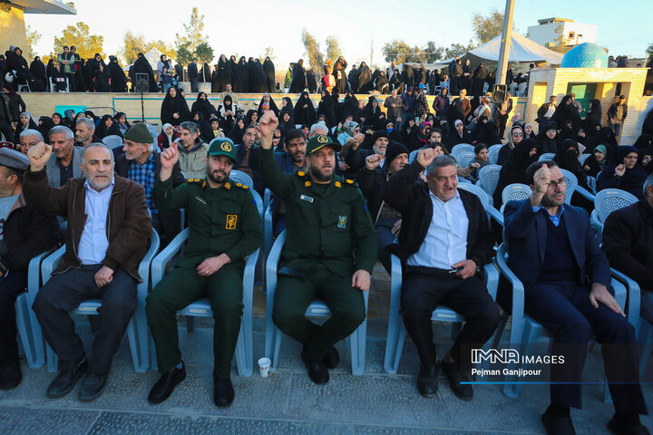 آیین غبارروبی گلستان شهدای رهنان اصفهان