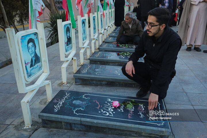 آیین غبارروبی گلستان شهدای رهنان اصفهان