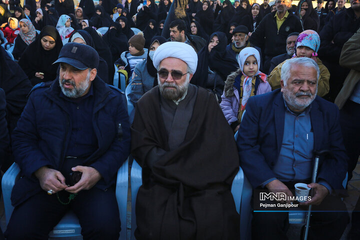 آیین غبارروبی گلستان شهدای رهنان اصفهان