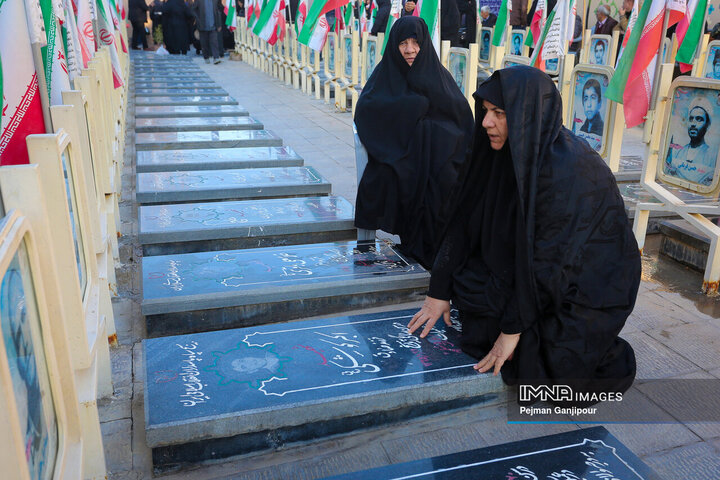 آیین غبارروبی گلستان شهدای رهنان اصفهان