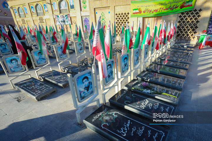 آیین غبارروبی گلستان شهدای رهنان اصفهان