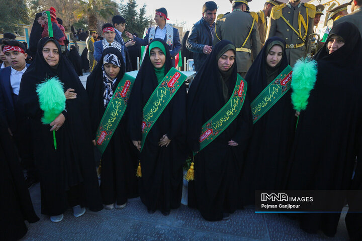 آیین غبارروبی گلستان شهدای رهنان اصفهان