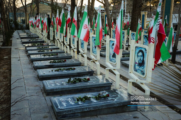 آیین غبارروبی گلستان شهدای رهنان اصفهان