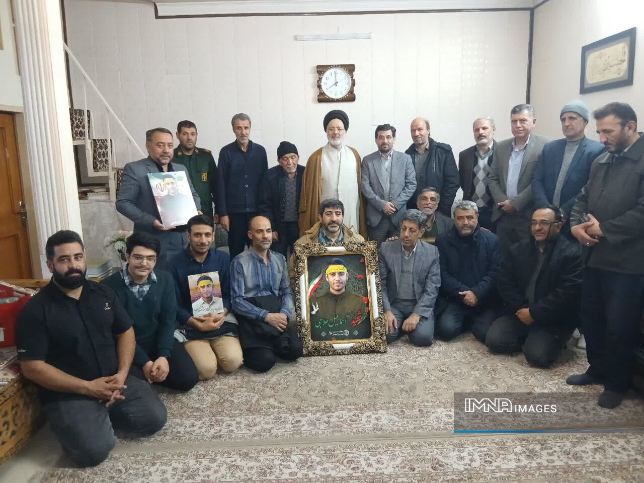 مدیر منطقه ۱۰ اصفهان با خانواده شهید اسماعیل حلاجی دیدار کرد