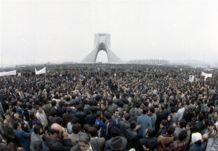 شاه از آگاهی جوانان بیشتر از هر چیز می‌ترسید