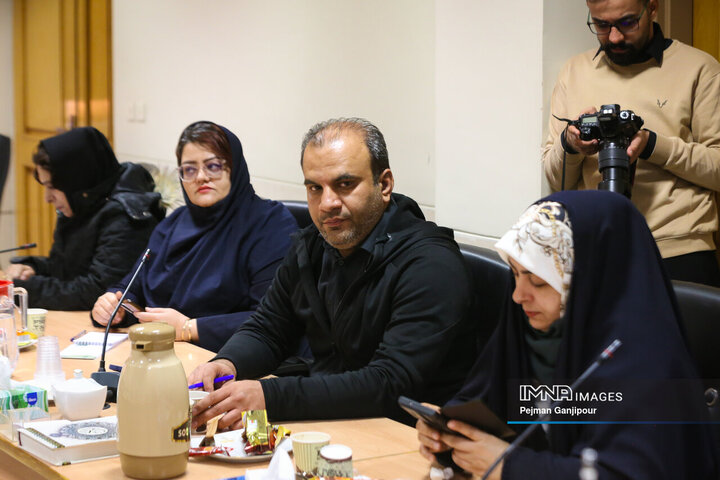 نشست خبری مدیرکل تعاون، کار و رفاه اجتماعی استان اصفهان