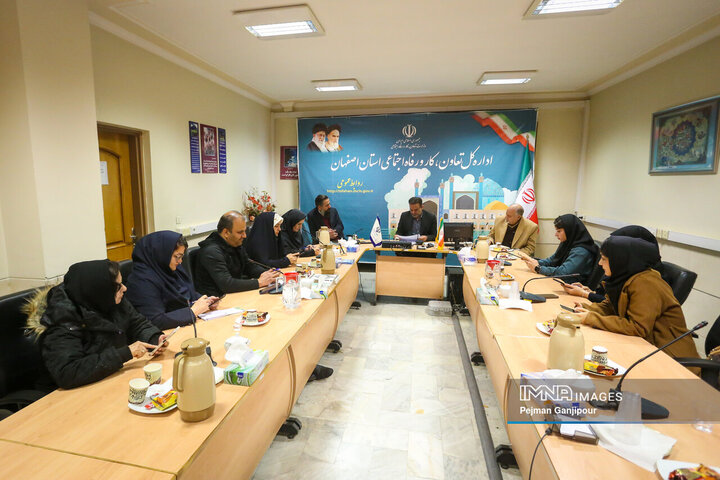 نشست خبری مدیرکل تعاون، کار و رفاه اجتماعی استان اصفهان