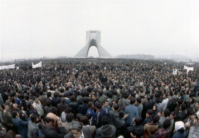 شاه از آگاهی جوانان بیشتر از هر چیز می‌ترسید