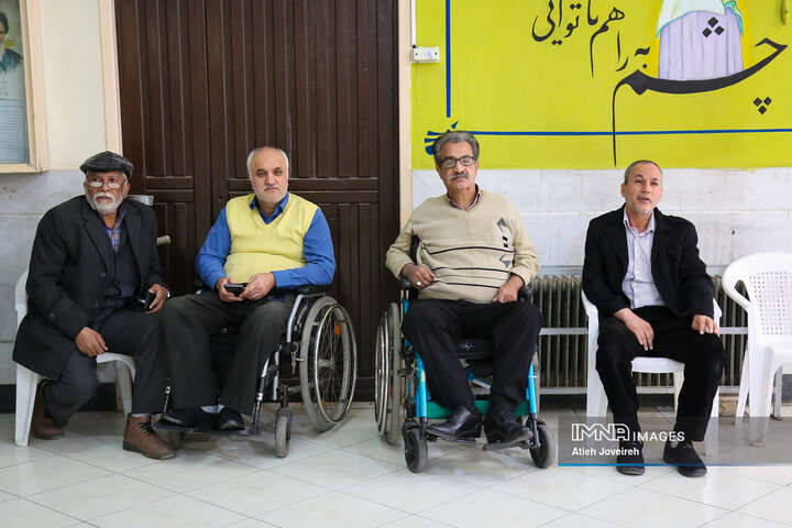 جشن پیروزی انقلاب در مرکز توانبخشی جانبازان شهید مطهری اصفهان