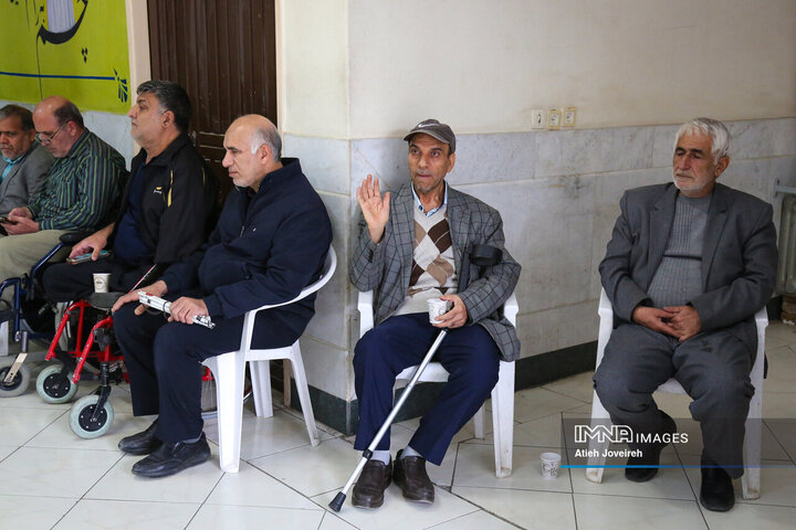 جشن پیروزی انقلاب در مرکز توانبخشی جانبازان شهید مطهری اصفهان