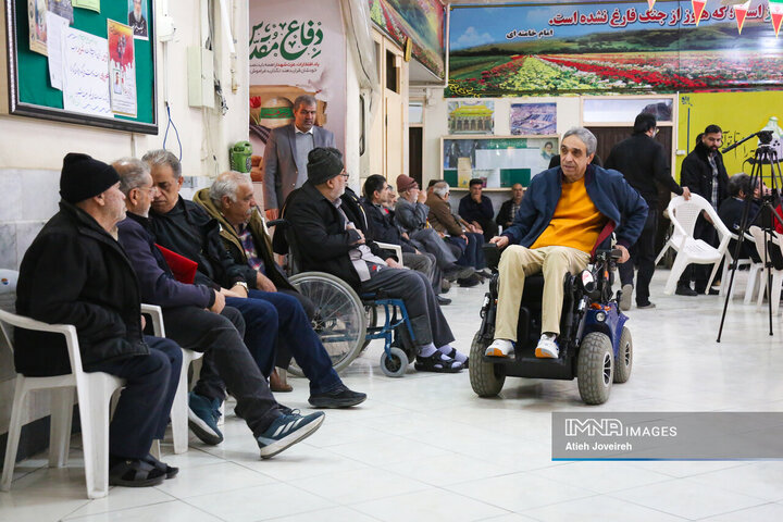 جشن پیروزی انقلاب در مرکز توانبخشی جانبازان شهید مطهری اصفهان