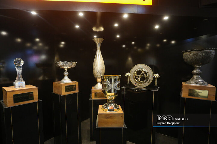 بازدید وزیر ورزش و جوانان از ورزشگاه نقش جهان