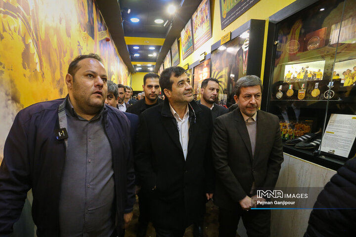 بازدید وزیر ورزش و جوانان از ورزشگاه نقش جهان