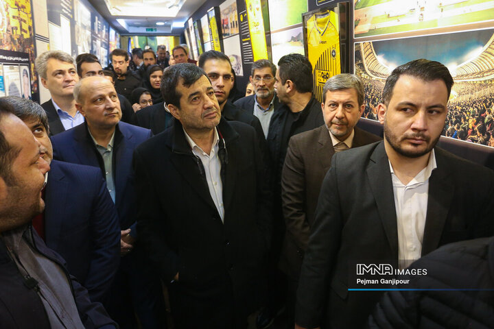 بازدید وزیر ورزش و جوانان از ورزشگاه نقش جهان