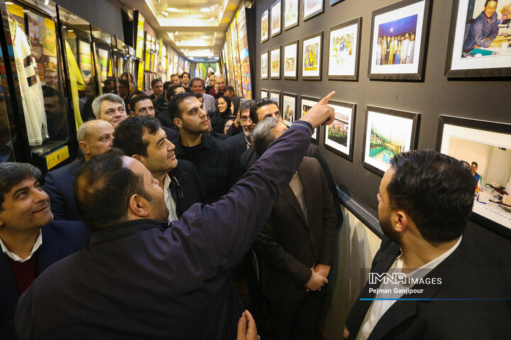 بازدید وزیر ورزش و جوانان از ورزشگاه نقش جهان