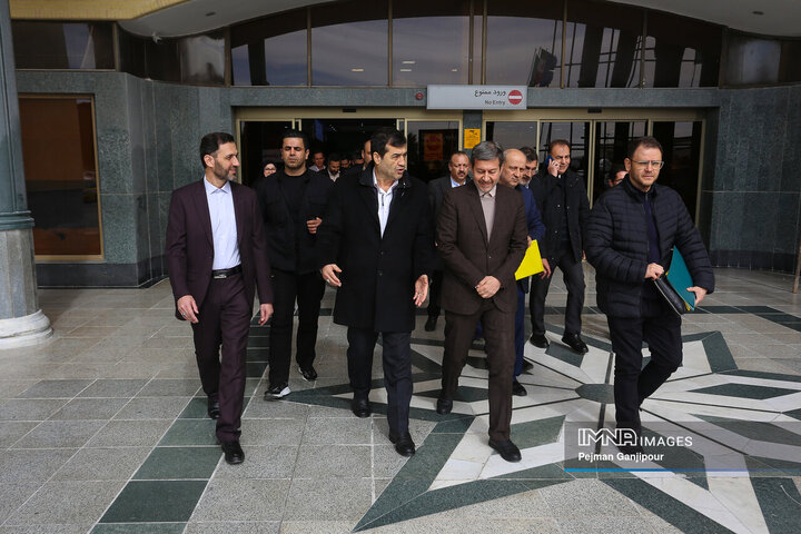 بازدید وزیر ورزش و جوانان از ورزشگاه نقش جهان