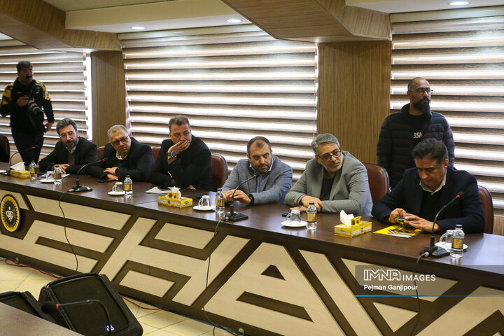 بازدید وزیر ورزش و جوانان از ورزشگاه نقش جهان