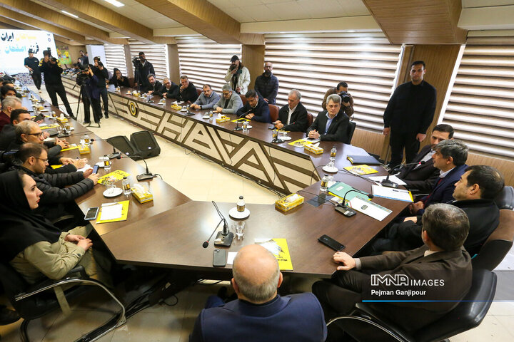 بازدید وزیر ورزش و جوانان از ورزشگاه نقش جهان