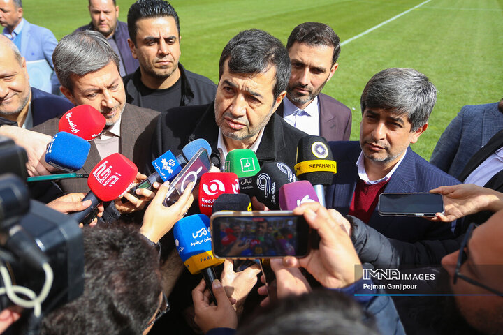 بازدید وزیر ورزش و جوانان از ورزشگاه نقش جهان