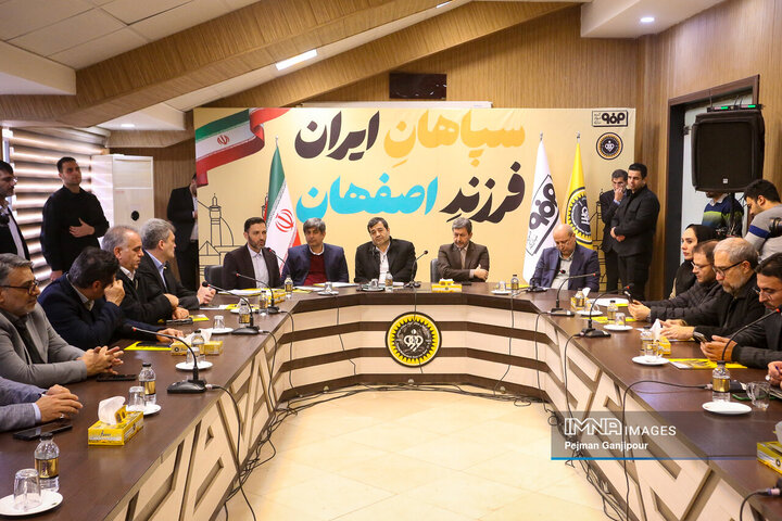 بازدید وزیر ورزش و جوانان از ورزشگاه نقش جهان