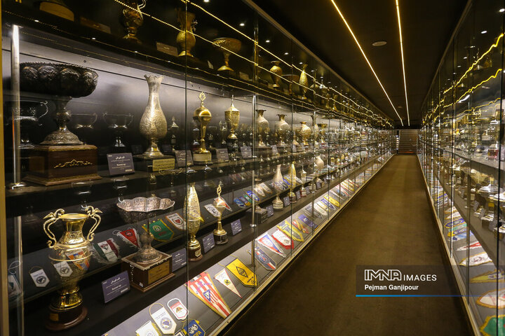 بازدید وزیر ورزش و جوانان از ورزشگاه نقش جهان