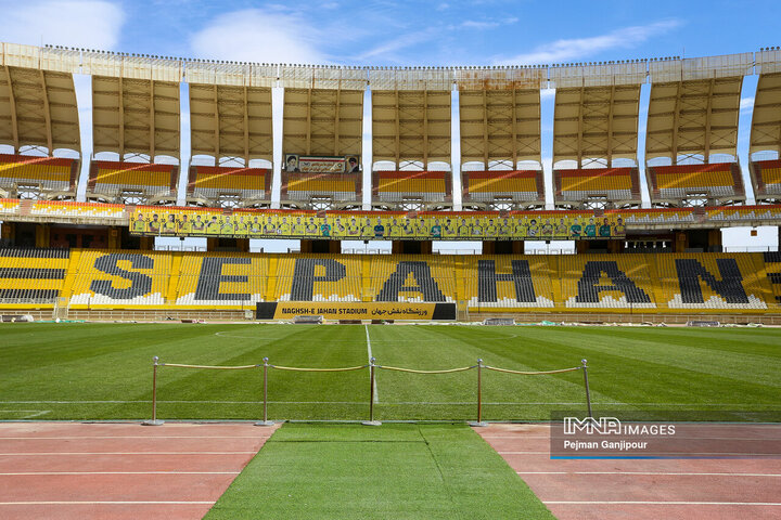 بازدید وزیر ورزش و جوانان از ورزشگاه نقش جهان