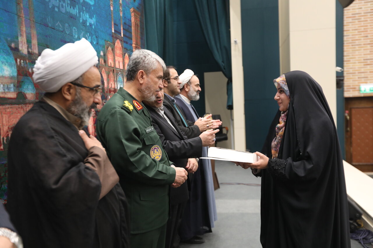 درخشش خبرنگار ایمنا در پنجمین جشنواره رسانه‌ای ابوذر استان یزد