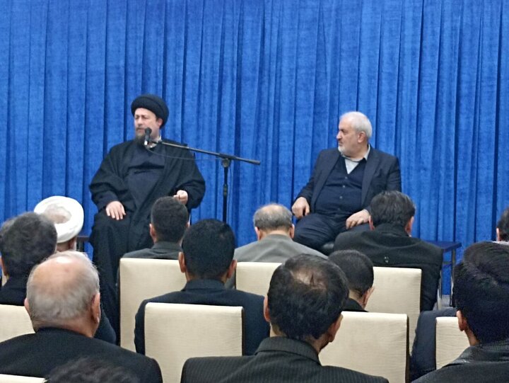 حرکت به سمت منابع تجدیدپذیر در راس امور وزارت نیرو باشد