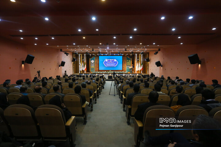 آیین تکریم و معارفه رئیس شهرک علمی و تحقیقاتی اصفهان