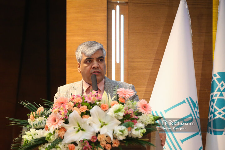 آیین تکریم و معارفه رئیس شهرک علمی و تحقیقاتی اصفهان