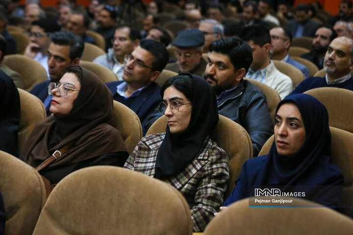 آیین تکریم و معارفه رئیس شهرک علمی و تحقیقاتی اصفهان