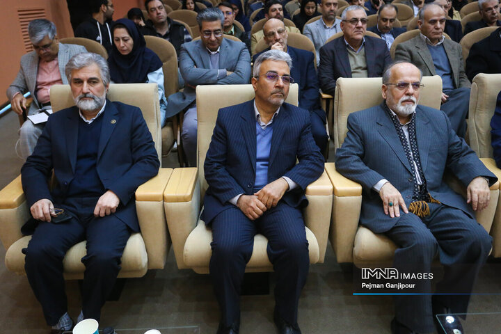 آیین تکریم و معارفه رئیس شهرک علمی و تحقیقاتی اصفهان