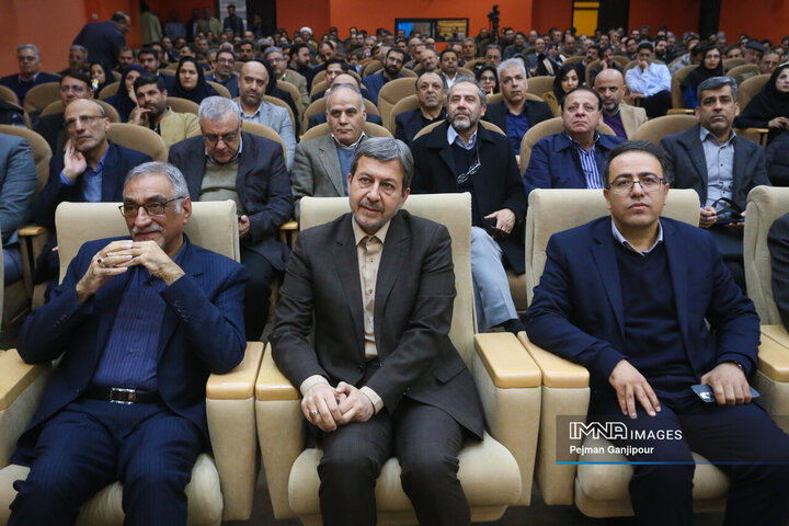 آیین تکریم و معارفه رئیس شهرک علمی و تحقیقاتی اصفهان