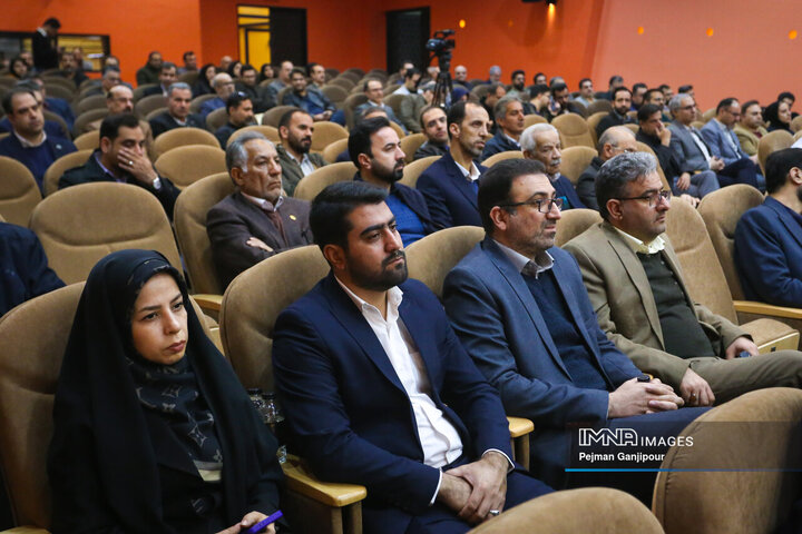 آیین تکریم و معارفه رئیس شهرک علمی و تحقیقاتی اصفهان