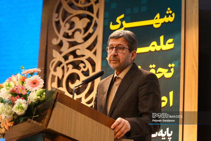 آیین تکریم و معارفه رئیس شهرک علمی و تحقیقاتی اصفهان