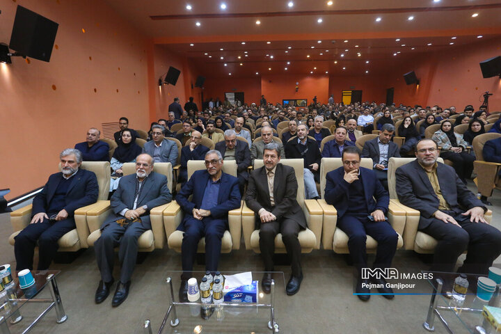 آیین تکریم و معارفه رئیس شهرک علمی و تحقیقاتی اصفهان