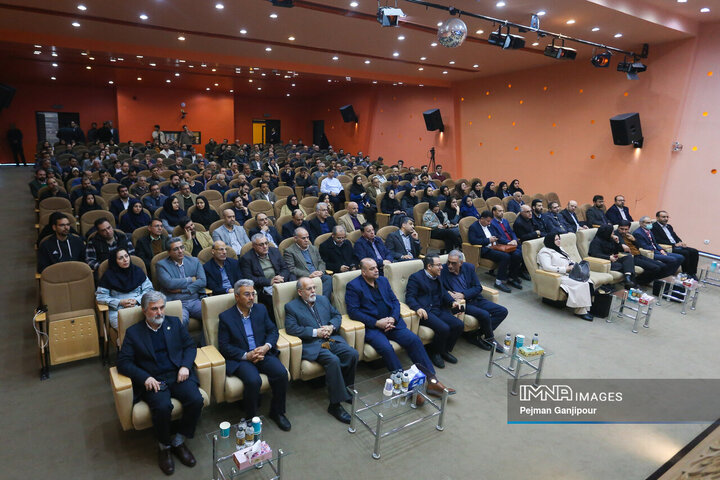 آیین تکریم و معارفه رئیس شهرک علمی و تحقیقاتی اصفهان