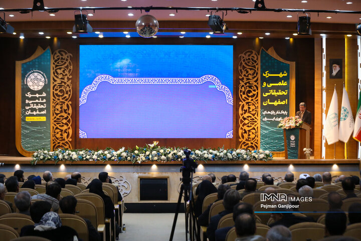 آیین تکریم و معارفه رئیس شهرک علمی و تحقیقاتی اصفهان