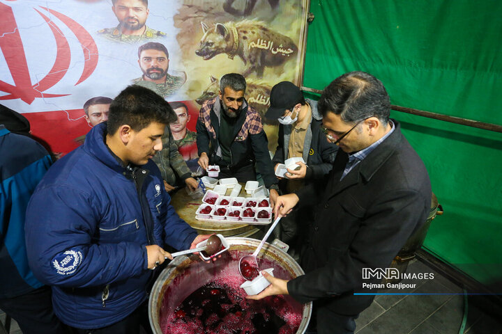 نورافشانی شب ۲۲ بهمن در میدان شهید علیخانی