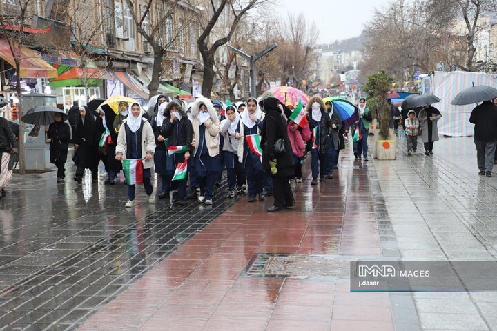 راهپیمایی  یوم الله ۲۲ بهمن در سنندج