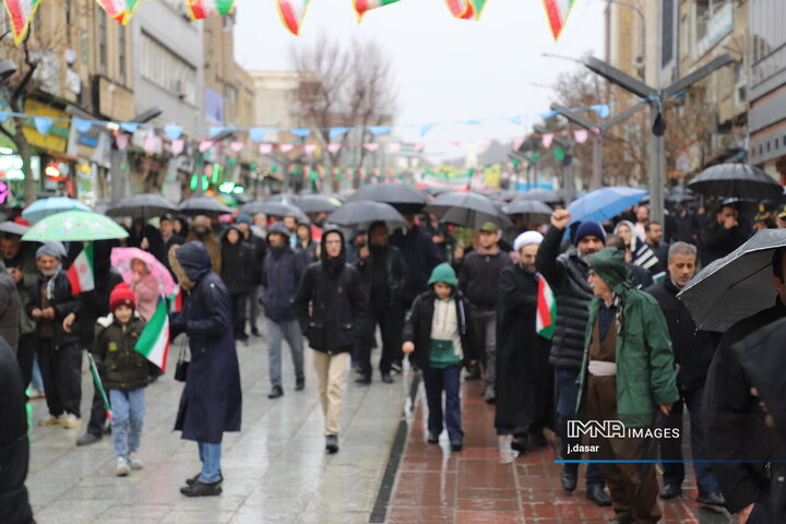 راهپیمایی  یوم الله ۲۲ بهمن در سنندج