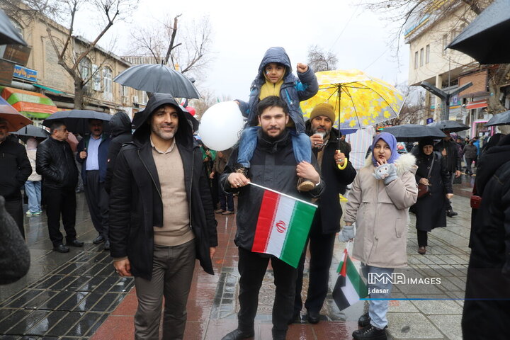 راهپیمایی  یوم الله ۲۲ بهمن در سنندج