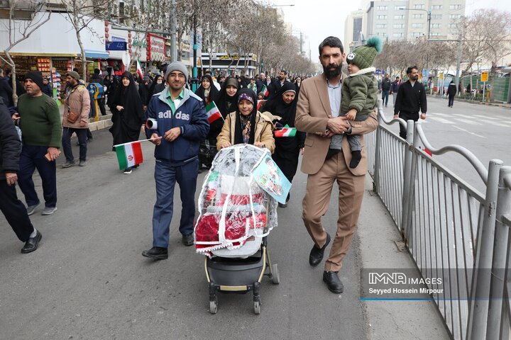 راهپیمایی یوم الله 22 بهمن در مشهد