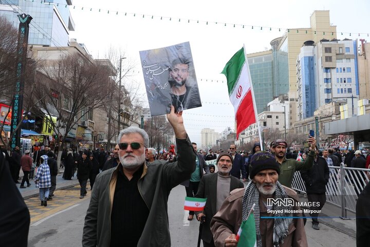 راهپیمایی یوم الله 22 بهمن در مشهد