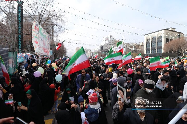 راهپیمایی یوم الله 22 بهمن در مشهد